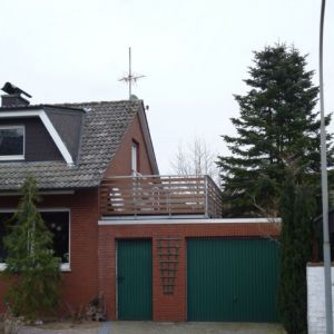 Balkon mit Holzboden